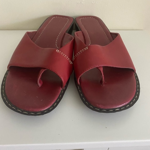 Croft & Barrow Red  Leather Slides Sz 10 - Picture 2 of 14